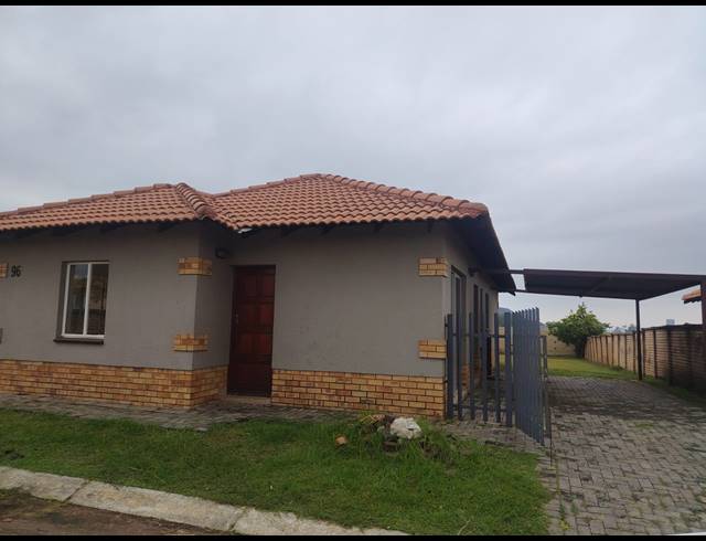 3 BEDROOM TOWNHOUSE FOR SALE IN WATERKLOOF HILL ESTATE